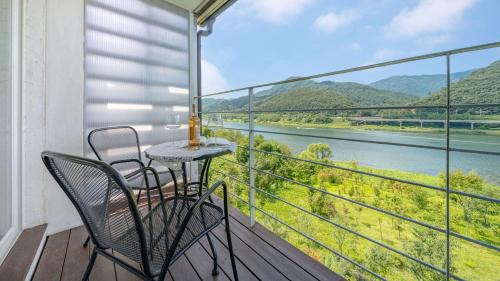 Oeseo House | Gapyeong Rowa River view Pension