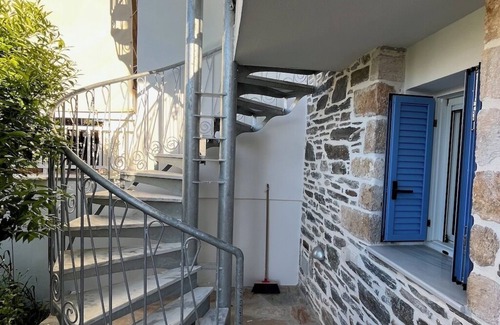 Karystos Apartment | Garden Apartment Amalía - central, stylish, quiet