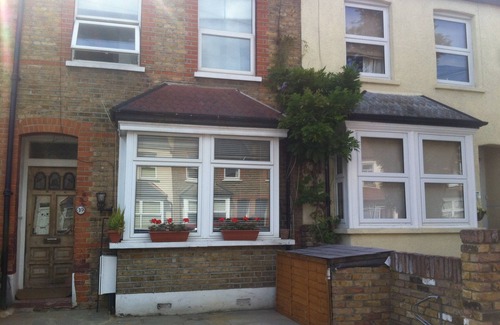 Hounslow South Apartment | Garden Apartment sleeps 4 only 30 mins Central London