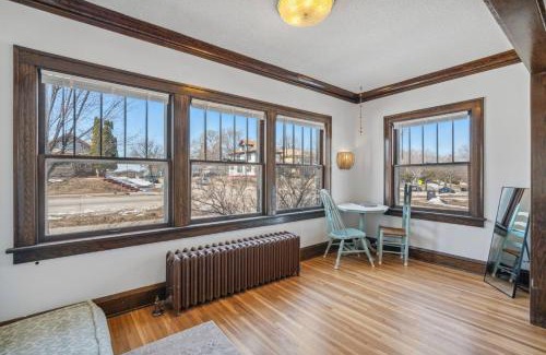Bryant Apartment | Garden Apt, Majestic MPLS Duplex