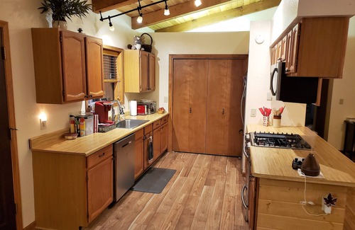 Pinetop Cabin | GARDEN CABIN W/FENCED YARD, With A/C