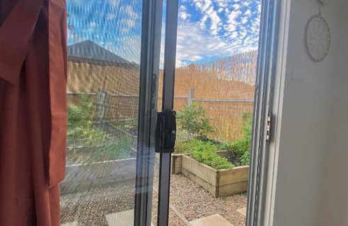 Oak Flats Apartment | GARDEN CUBBY - The Lakeside Haven