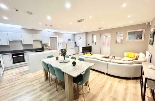 Borehamwood House | Garden En-suite Room Borehamwood