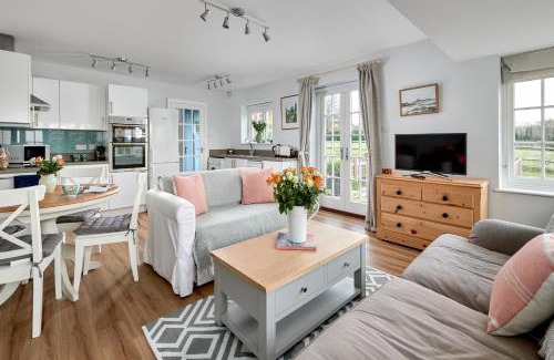 Rogate Apartment | Garden flat near Goodwood with stunning views
