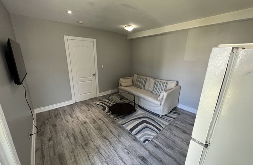 Mount Pleasant Apartment | Garden Hideaway - Private apartment close to Transit and Humber College