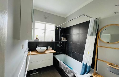 West Moonah House | Garden House 15 min to Hobart CBD