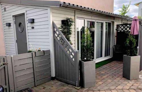 Soder Apartment | Garden house with parking in central Malmö