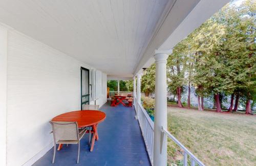 Charlotte House | Garden Island's Maple