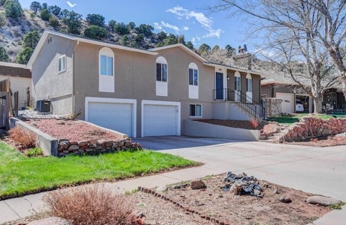 Pleasant Valley House | Garden of the Gods Retreat
