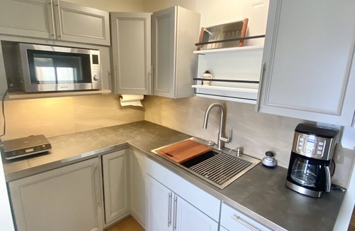 Rio Grande Blvd Apartment | Garden Patio Studio near Bosque, Old Town