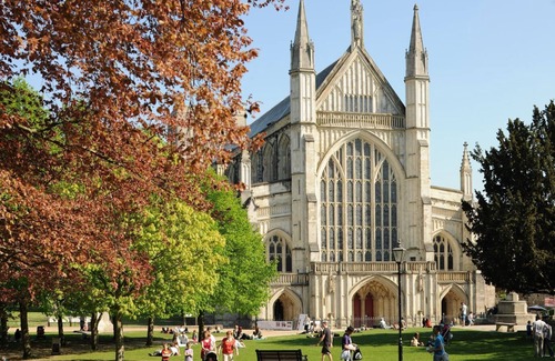 Winchester Apartment | Garden room, central Winchester