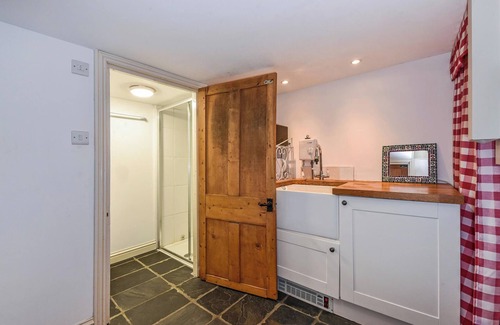 Winchester Apartment | Garden room, central Winchester