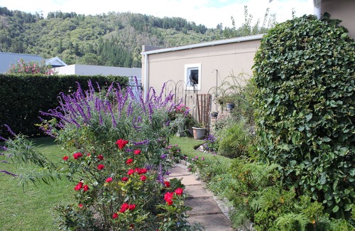 Sedgefield Cottage | GARDEN ROUTE SELF CATERING HOUSE - HUBBS PLACE is in Sedgefield close to Knysna