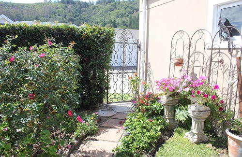 Sedgefield Cottage | GARDEN ROUTE SELF CATERING HOUSE - HUBBS PLACE is in Sedgefield close to Knysna