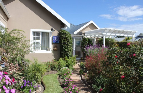 Sedgefield Cottage | GARDEN ROUTE SELF CATERING HOUSE - HUBBS PLACE is in Sedgefield close to Knysna