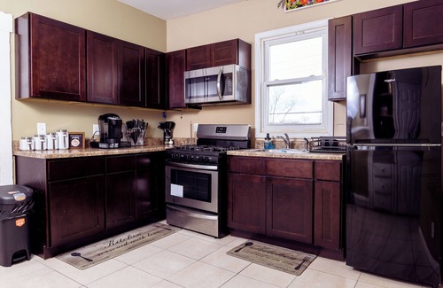 Weequahic House | Garden State getaway nThis 3 Bedroom apartment is a home away from home.