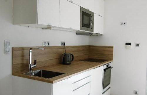 Hovorcovice Apartment | Garden studio apt-FREE parking,close D8,metro,EXPO
