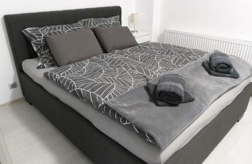 Hovorcovice Apartment | Garden studio apt-FREE parking,close D8,metro,EXPO