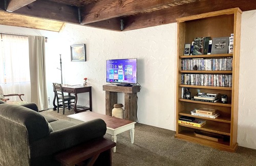 Ahwahnee Cabin | Garden Suite - Sierra Mountain Lodge