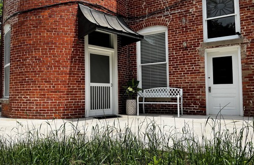 Fairbanks Apartment | Garden Tower 1bdrm Suite at Layton Castle