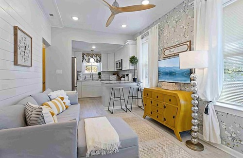 Downtown Apartment | Garden Townhouse Apt. w/balcony