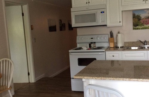 Westfield Apartment | Garden View- Perfect Getaway, Private Unit. Wifi, Patio, Smart TV, AC.