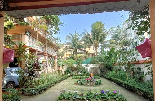 Ballygunge Park House | Garden View Room in South Kolkata near Renowned Restaurants and Lakes