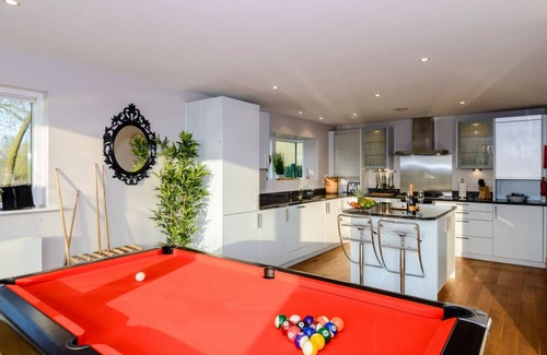 Cirencester House | Garden Villa - CW70 - HOT TUB - Lakeside Spa