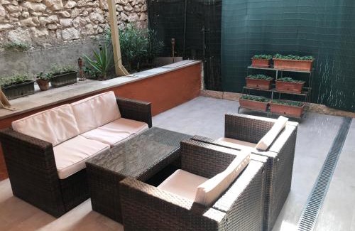 Est Apartment | Garden Wine Suite