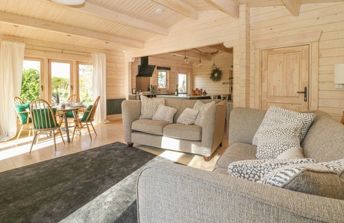 Huby Cottage | GARDENER'S LODGE, family friendly, character holiday cottage in Huby