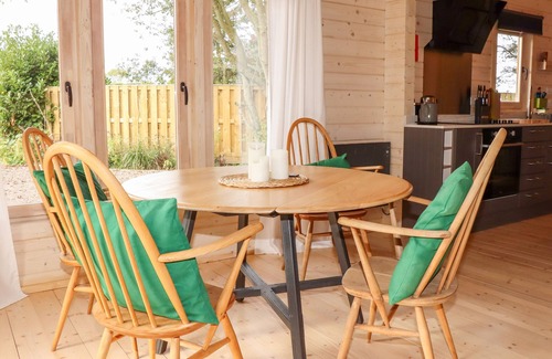 Huby Cottage | GARDENER'S LODGE, family friendly, character holiday cottage in Huby