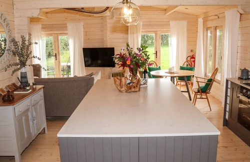 Huby Cottage | GARDENER'S LODGE, family friendly, character holiday cottage in Huby