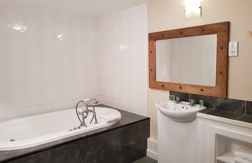 Arnold Bed & Breakfast | Gardeners Country Inn