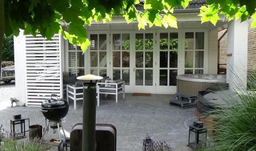 Teteringen Ski Chalet | Gardenhouse with private jacuzzi & private sauna