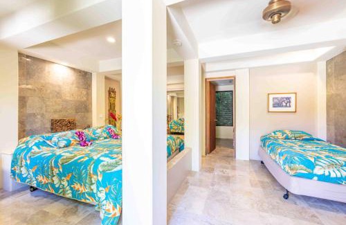 Haiku House | Gardenia Room on Tropical Lush Farm in Haiku, Maui