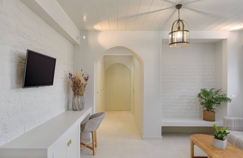 Andros Town House | Gardenia Suite by Casa Di Fiori Andros Suites