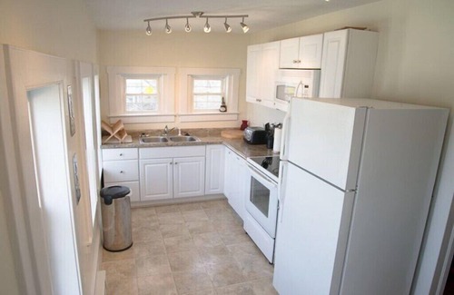 Luray Apartment | Garfield Guest House - Hawksbill Suite