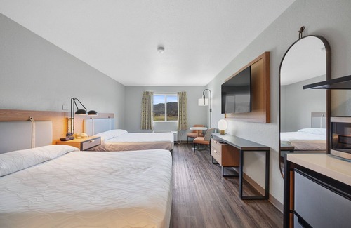 Garibaldi Hotel | Garibaldi Inn at the Bay