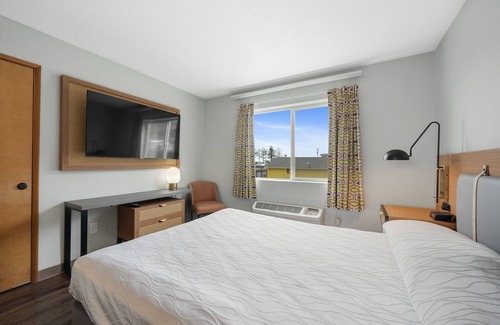 Garibaldi Hotel | Garibaldi Inn at the Bay