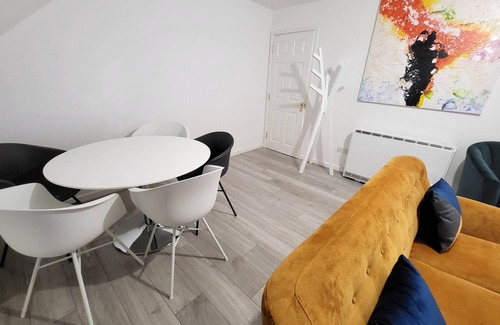 Greenwich Apartment | Garland Modern 2 Bedroom Apartment With Parking