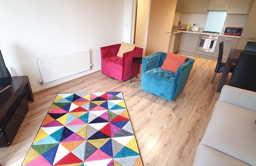 Greenhithe Apartment | Garland Modern Apartment Greenhithe 1 with Parking