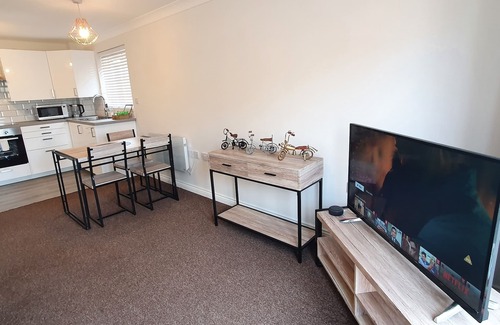 Tilbury Apartment | Garland Modern Apartment With Parking Tilbury 1