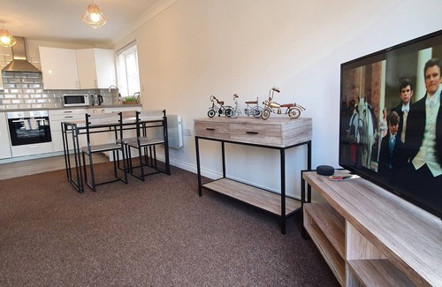 Tilbury Apartment | Garland Modern Apartment With Parking Tilbury 1