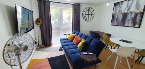 Shacklewell Apartment | Garland Modern Central City Apartment London