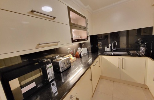 Brondesbury Apartment | Garland Two Bedroom Apartment 1Min Walk to Station