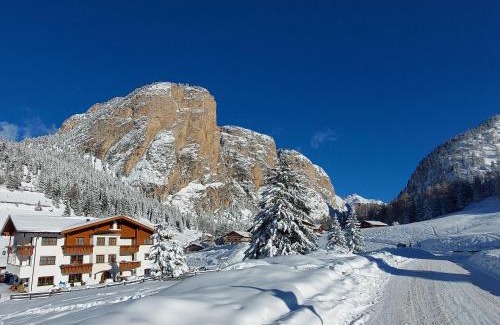 Selva di Val Gardena Hotel | Garni Hotel Iris