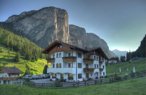 Selva di Val Gardena Hotel | Garni Hotel Iris
