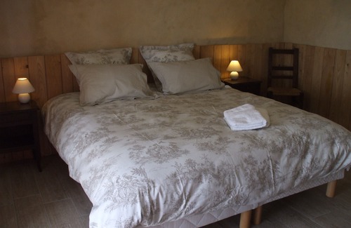 Clermont-Dessous House | Garonne B & B nestled in a small valley, recently renovated