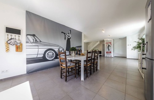 Pujols House | Garonne, modern home in the South of France with private swimming pool