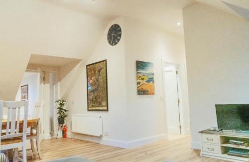 Garrykennedy Apartment | Garrykennedy Harbour View Apartment